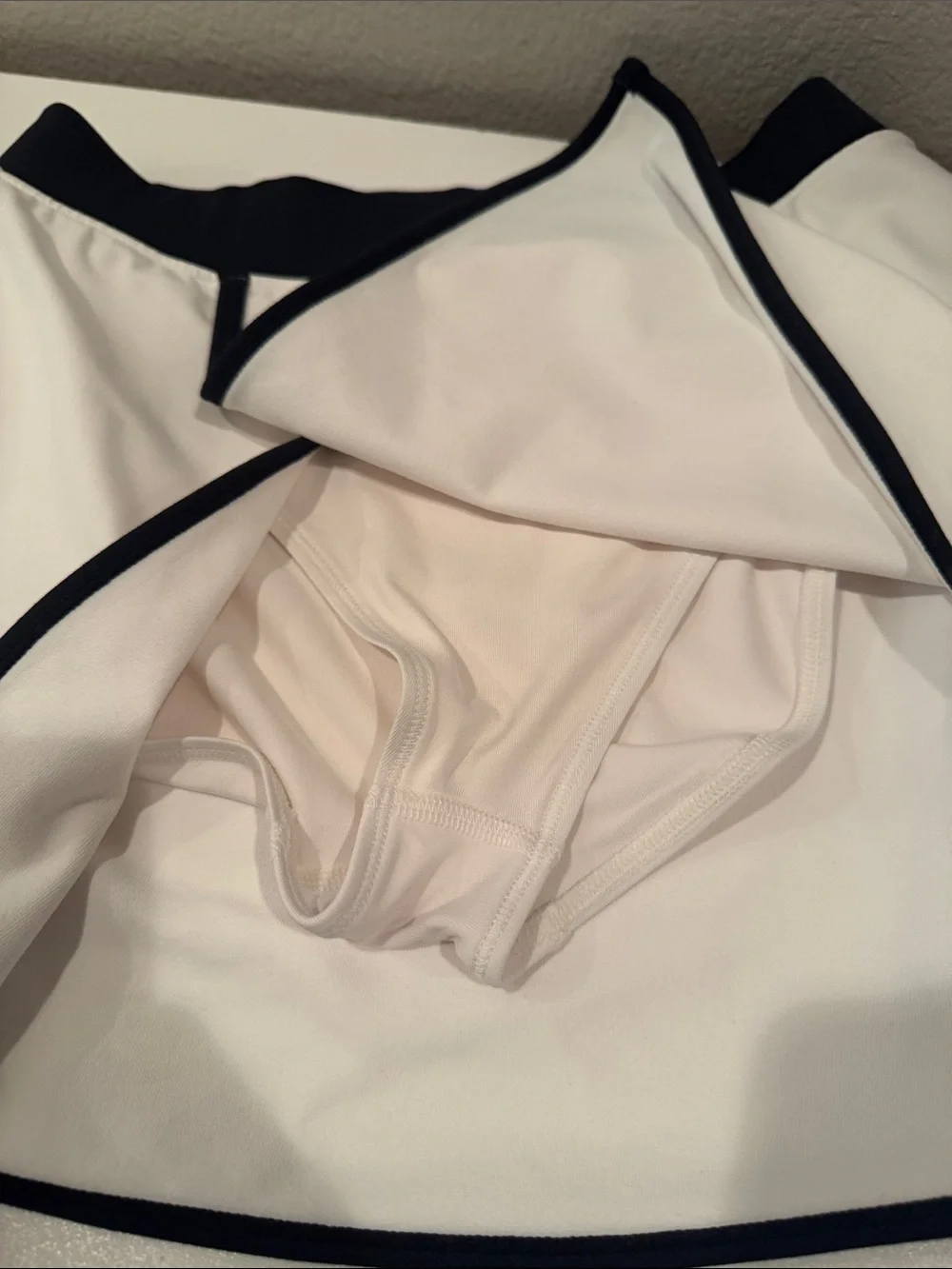 🖤 S ALO Yoga Ivory and Black Airbrush Streamlined Athletic Skirt Skort Like New